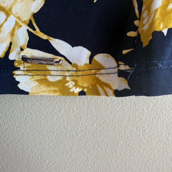 Calvin Klein Blue and Yellow Pleated Sleeveless Floral Blouse - Picture 6 of 9